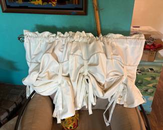 TH2051 Pair Small Beige Bubble Curtains With Rod 