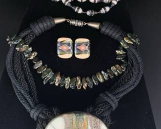TH159Statement Piece Costume Jewelry