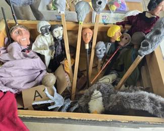 TH191Puppet theater mystery lot