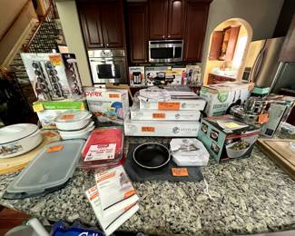 Unopened Pyrex and Hexclad pans, more various kitchen supplies