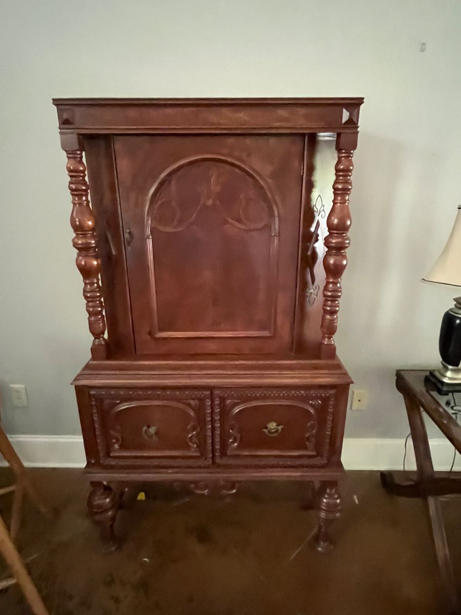 Early 20th Century Jacobean -Style carved oak cabinet