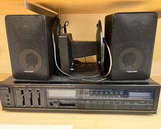 Realistic STA-785 receiver with a pair of Realistic speakers.