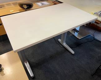 Linak ergonomic height-adjustable table (electric).