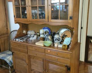 Ethan Allen china hutch