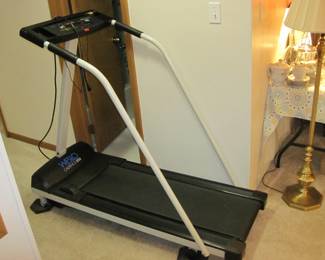 Treadmill- Weslo Cadence 850