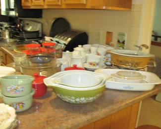 Campbell Soup Dishes, Green Crazy Daisy Spring Blossom 3 Bowl Set, Vintage Corning Ware Blue Cornflower Roaster, Vintage Pyrex Golden Garland Casserole Dish/Lid with Brass Base