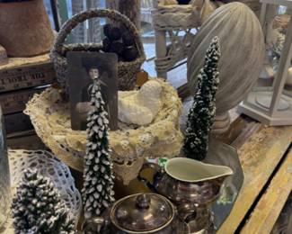 Vintage Christmas is making its way into Red Queen's Attic