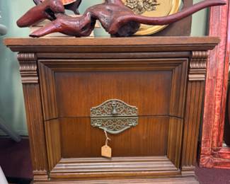 Vintage Baroque style end table with beautiful brass hardware 