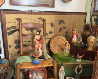 Asian art collection - beautiful wall screen, dolls, figurines and much more. 