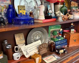 lots of vintage collectibles