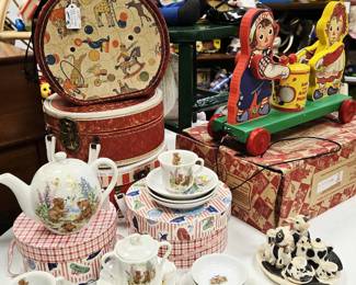 Child's tea set. Raggedy Ann and Andy