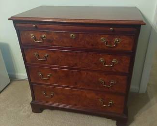 Dresser with flamed vemeer drawers