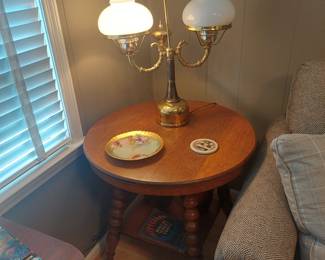 Drum table with Jenny Lind legs