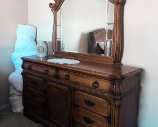 Matching dresser with mirror. Furnishings are like new.