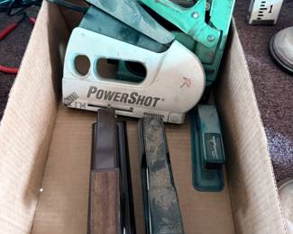 Stapler guns