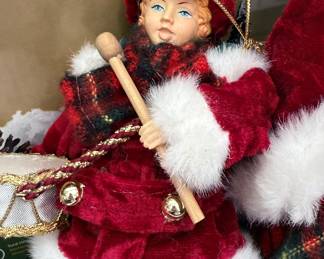 Caroler Christmas decor