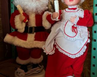Animated Mr. & Mrs. Claus