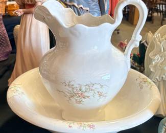Vintage wash basin and pitcher
