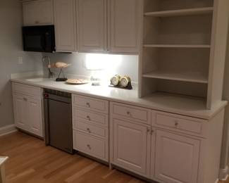 Wet bar; microwave oven; undercabinet fridge 