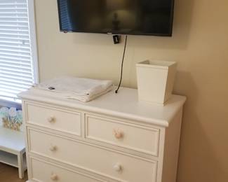 4-drawer dresser; TV with bracket