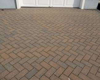 Hardscape driveway pavers
