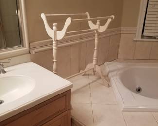 Towel rack