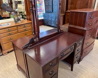 Refinished Mahogany vanity w/mirror