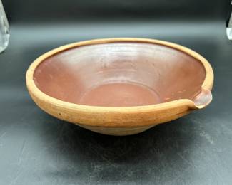 Stonewear pottery dish w/spout