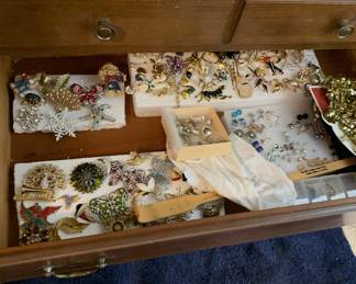 Drawers of costume and fine jewelry 
Gold and silver