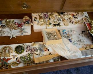 Drawers of costume and fine jewelry 
Gold and silver