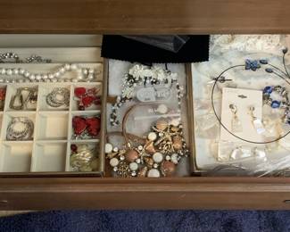 Drawers of costume and fine jewelry 
Gold and silver