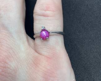 White gold ring with star Ruby and diamond