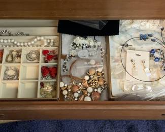 Drawers of costume and fine jewelry 
Gold and silver