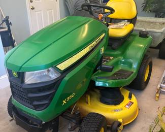 John Deere X350 Lawn mower/tractor