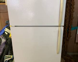 #45	Frigidaire Refrigerator w/wire Racks - 15cu 	 $75.00 
