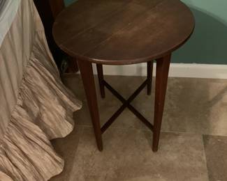 #36	Wood Round Folding End Table w/4 legs - 15 round x 17	 $25.00 
