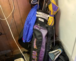 #46	Taylor Made Ladies RH Golf Clubs w/LSU Bag	 $70.00 
