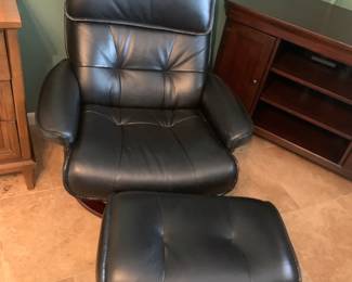 #29	Bradington Young Furniture - Black Stressless Recliner w/ottoman	 $200.00 
