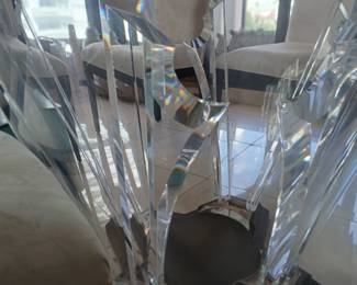 This is the crystal base of table done by top designer