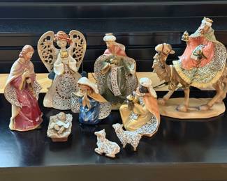 Roman Inc. Nativity with boxes