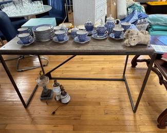 1230A Contemporary Desk Fine China