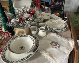 Dining sets and napkins