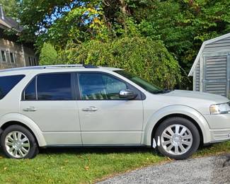 2008 Ford Taurus Station Wagon 96, 628 miles, body  and interior are in good condition. Has not been driven in years.