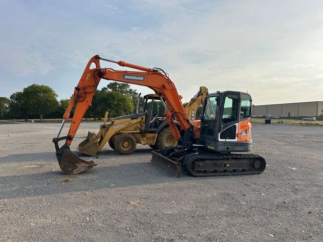 DOOSAN EXCAVATOR 2019