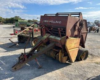 NEW HOLLAND 845 ROUND BALER