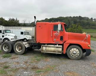 FREIGHTLINER TRUCK