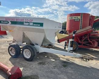 WILLMAR SUPER 500 NARROW TRACK FERTILIZER SPREADER