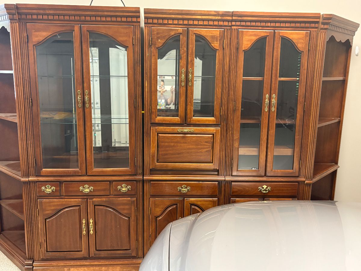 (5) piece wooden display cabinet / china cabinet w/ bookshelves