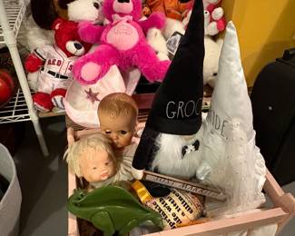 Toys, dolls, stuffed animals 