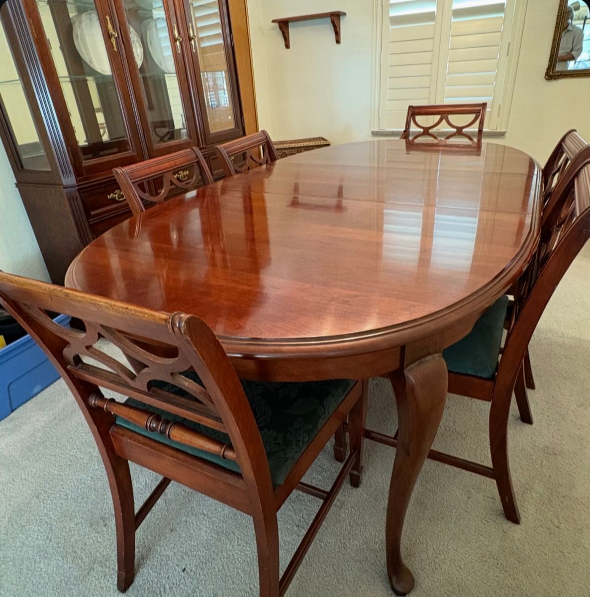 Duncan Phyfe style double pedestal mahogany dining table with seating for 8 -6chairs -2leafs 